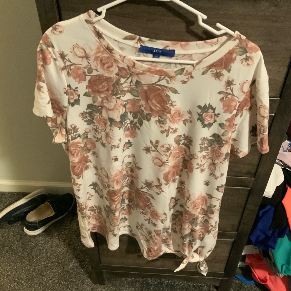 $14 or 3/30 NWOT APT 9 floral tee tie side XXL
